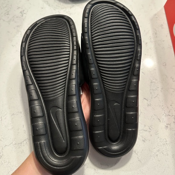 Nike Victori One - Picture 2 of 3